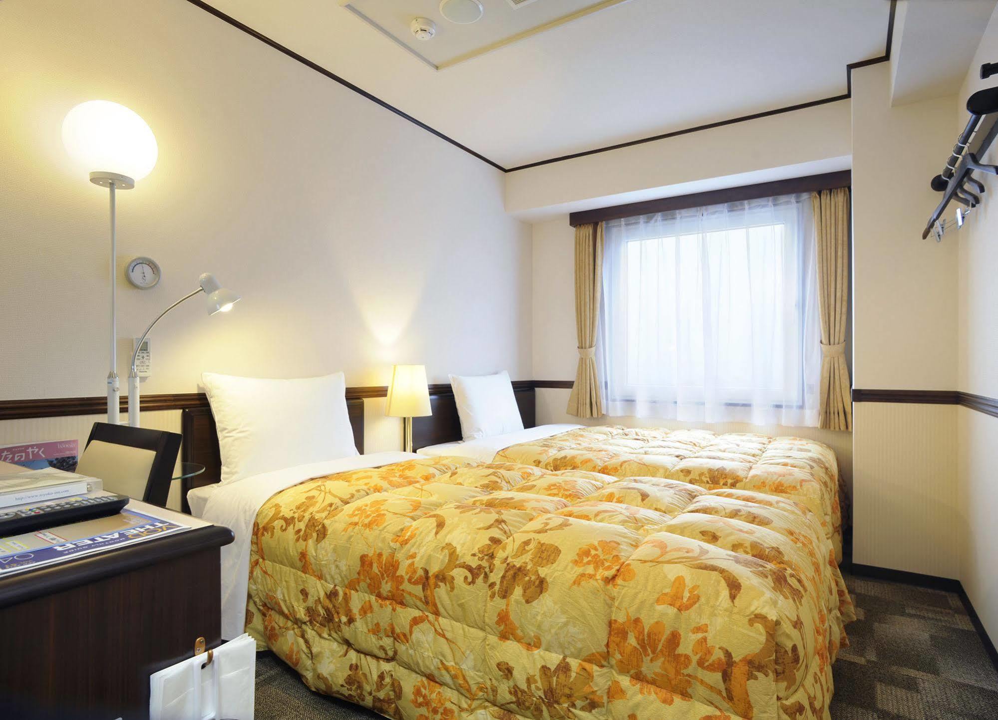 Toyoko Inn Takasaki Eki Nishi Guchi No 2 Buitenkant foto