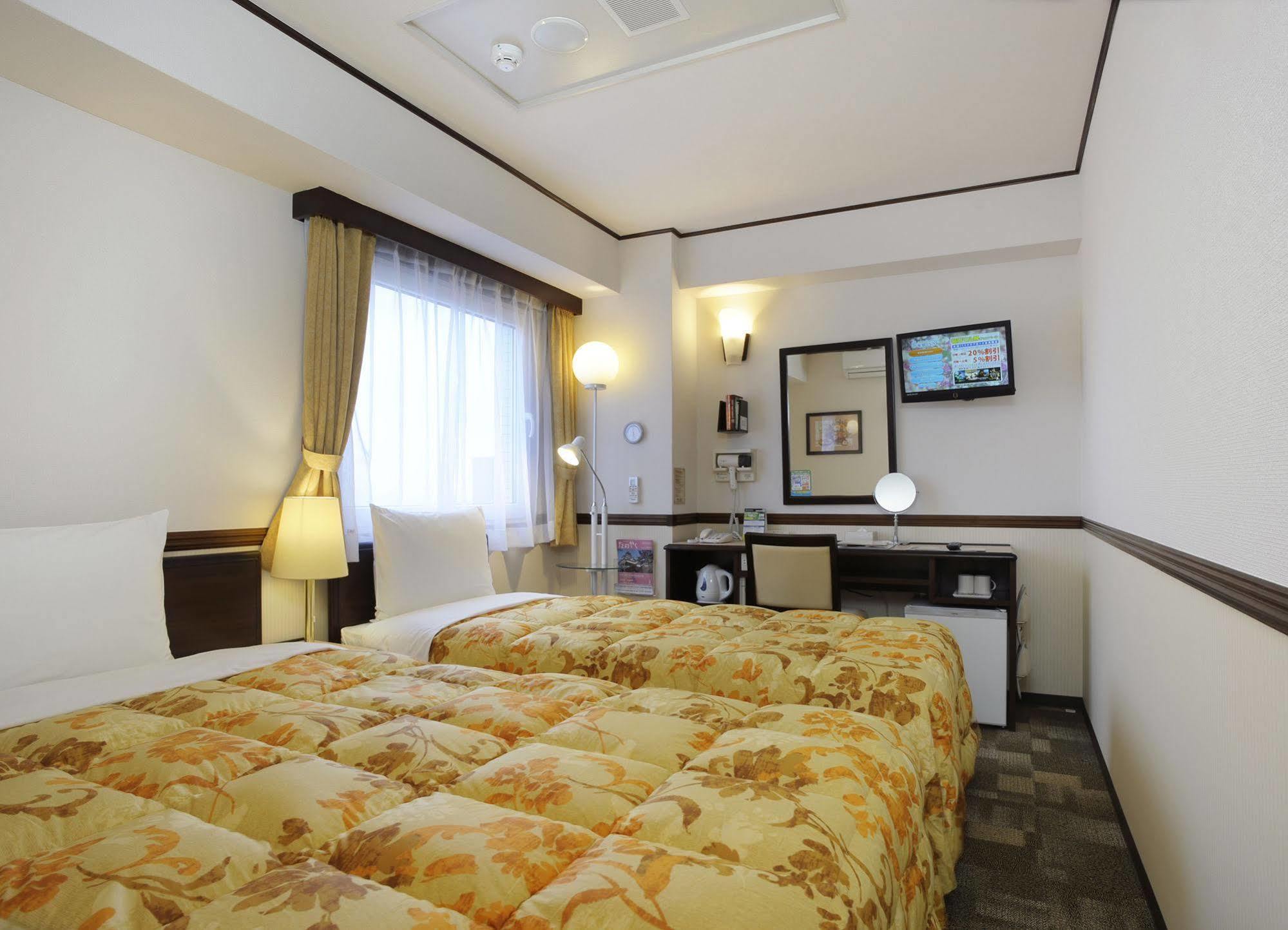 Toyoko Inn Takasaki Eki Nishi Guchi No 2 Buitenkant foto